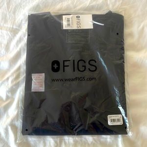 NWT FIGS Black Casma Three-Pocket Top L
